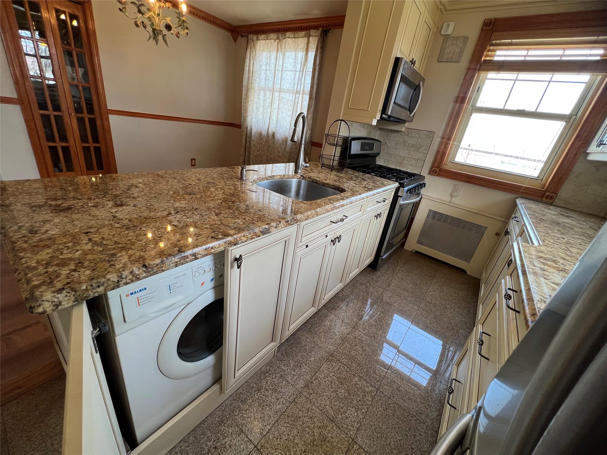 252-24 58 Avenue #2FL, Little Neck, New York image 15