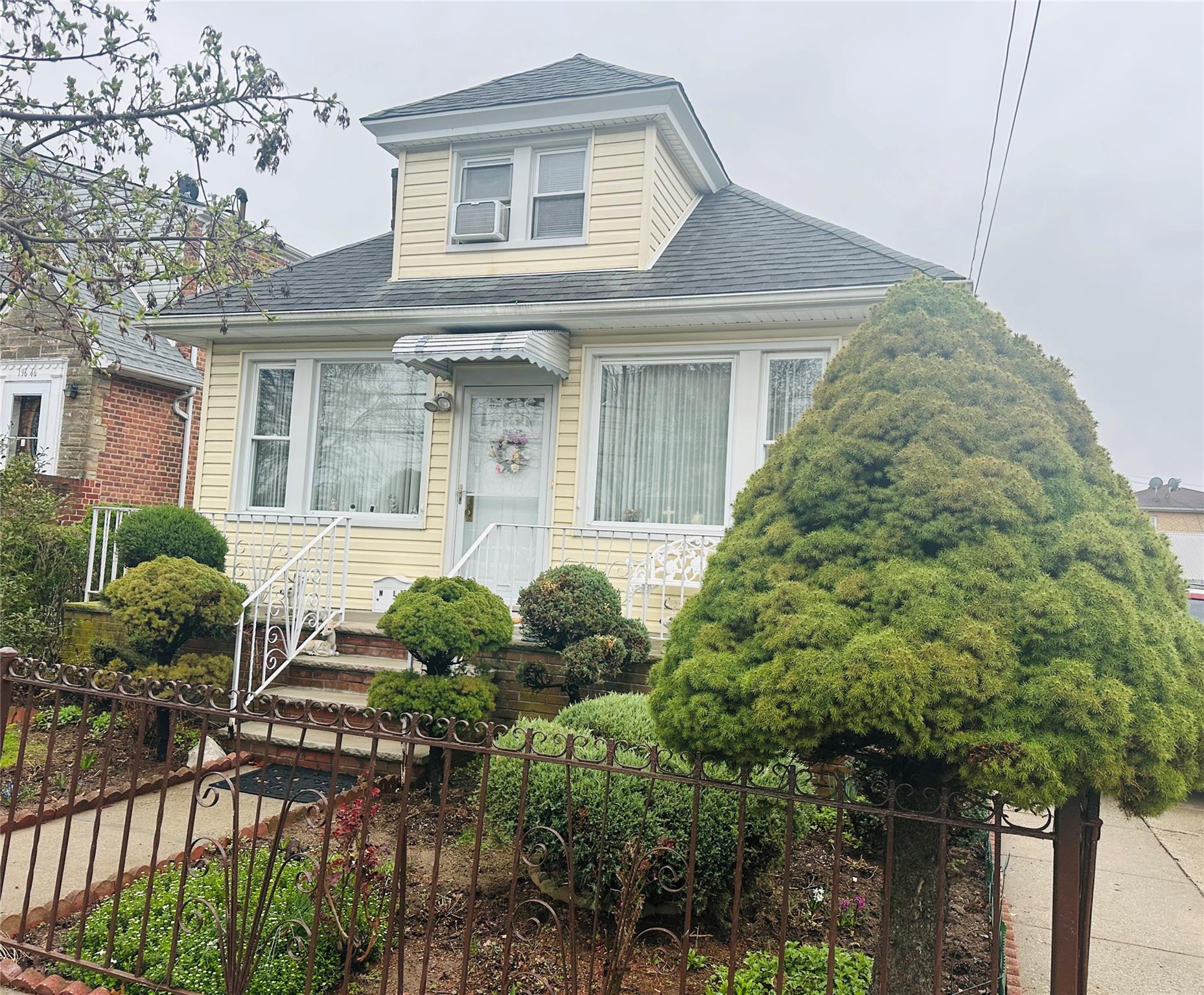 Rental Property at 44th Avenue 2, Flushing, Queens, NY - Bedrooms: 1 
Bathrooms: 1 
Rooms: 4  - $1,800 MO.