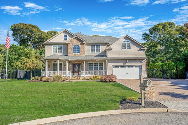 10 PRIVET CT, SMITHTOWN, NY 11787 - Image c4beee63d34fa91dc9b98c16df42b65b/180643342