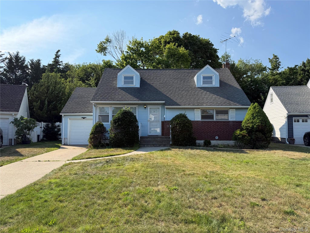 Photo of 21 Morris Road, Bethpage, NY 11714 (MLS # 1020082)