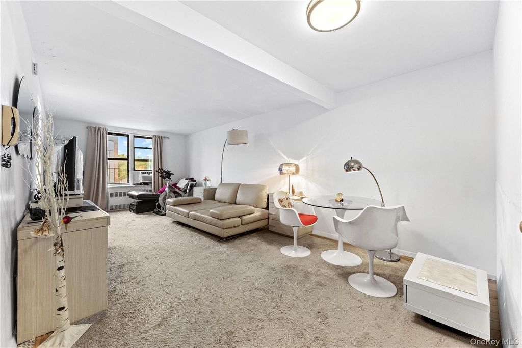 Photo of 2830 Briggs Avenue #4C, Bronx, NY 10458 (MLS # 1000438)