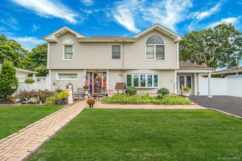 Photo of 197 E 2nd Street, Deer Park, NY 11729 (MLS # 924308)