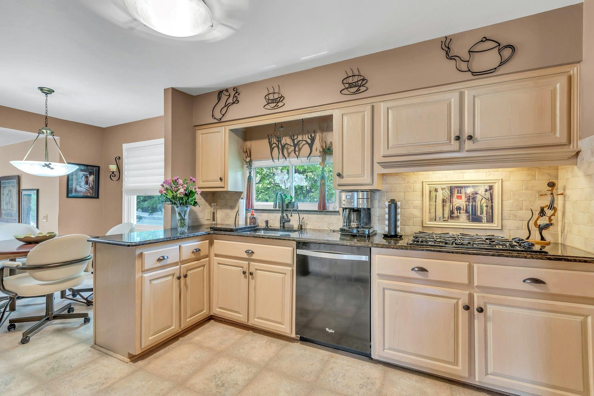28 Bradford Road, Plainview, New York image 12