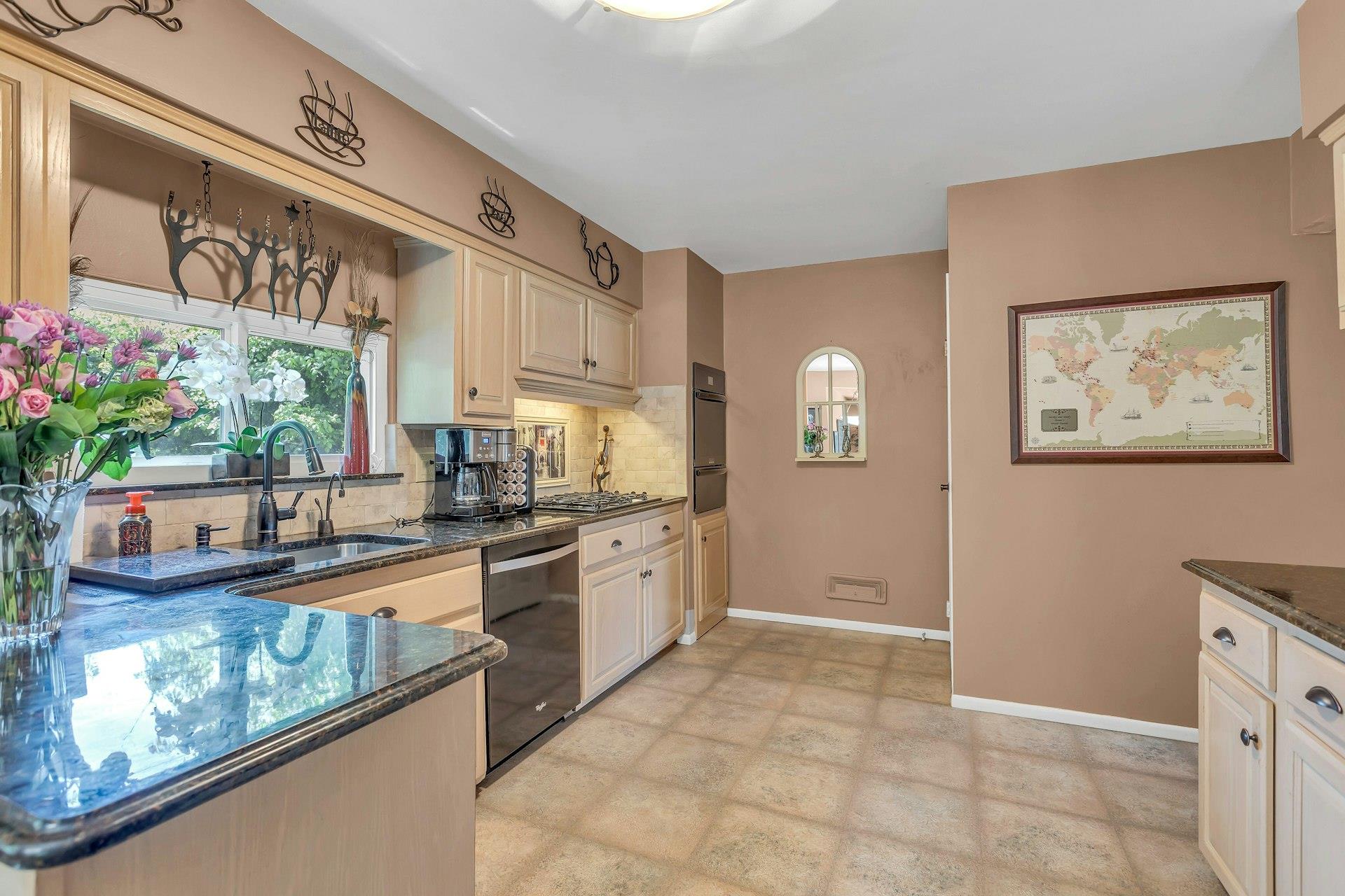 28 Bradford Road, Plainview, New York image 13