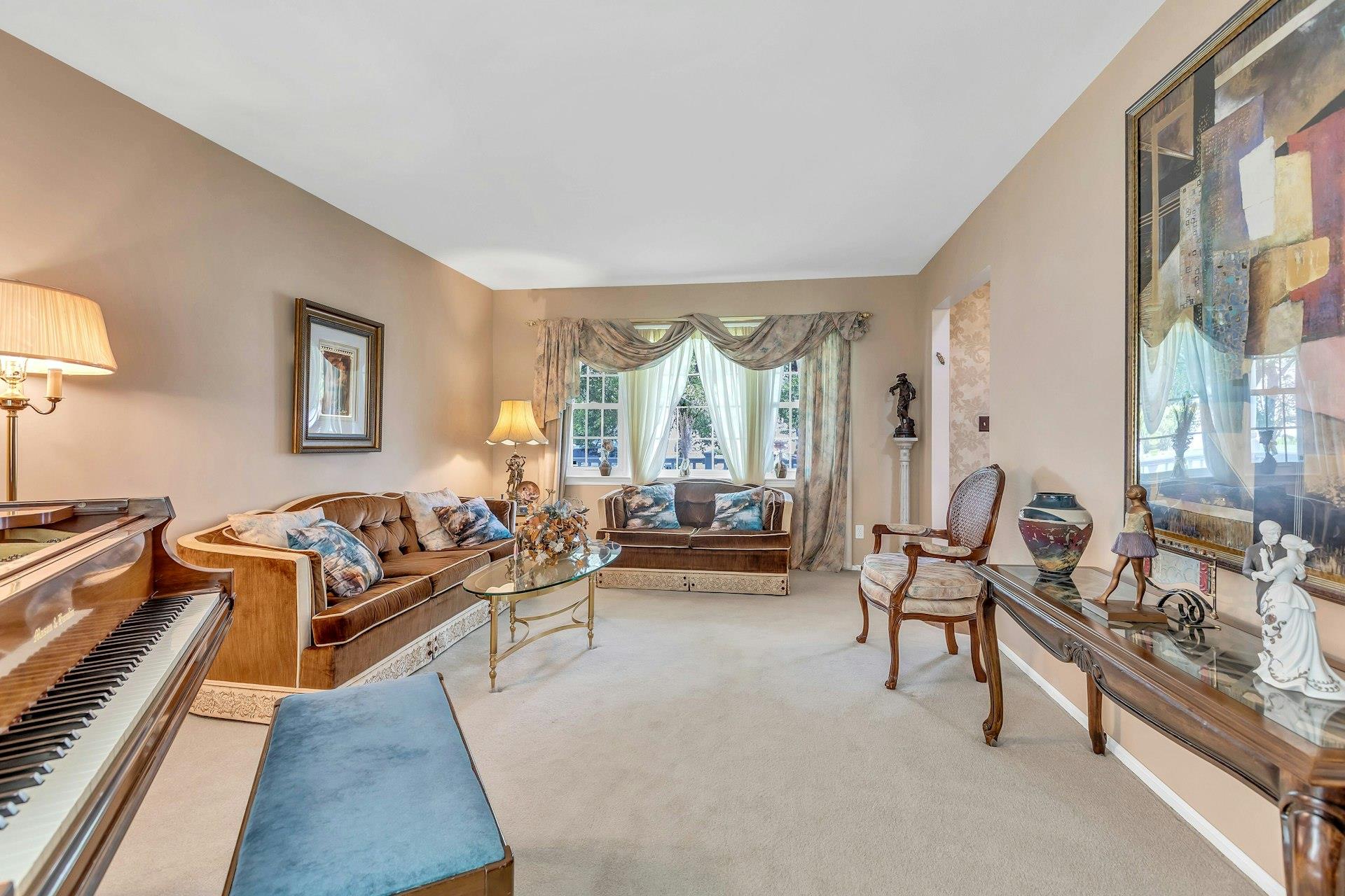28 Bradford Road, Plainview, New York image 8