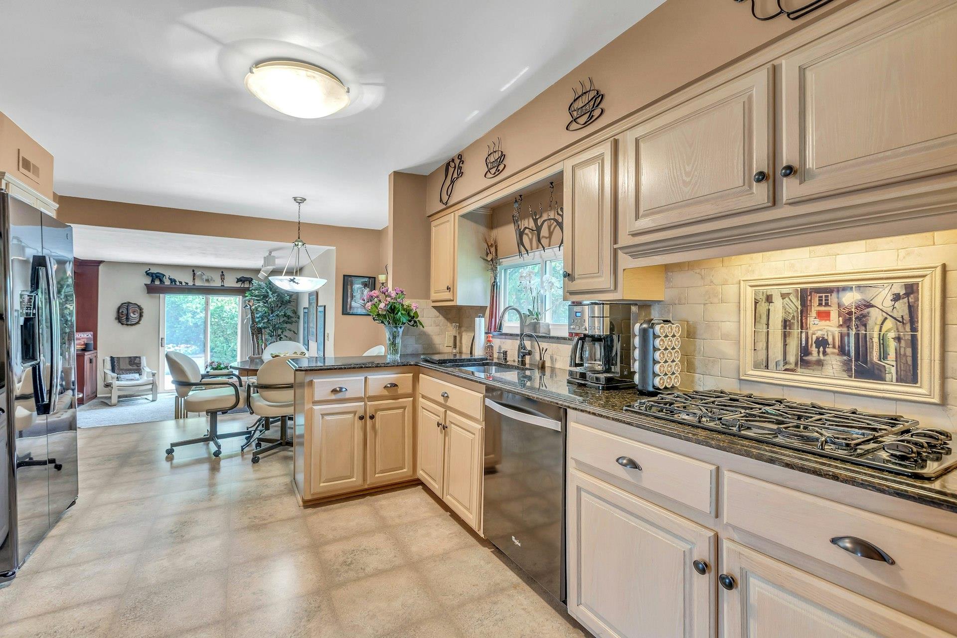 28 Bradford Road, Plainview, New York image 11