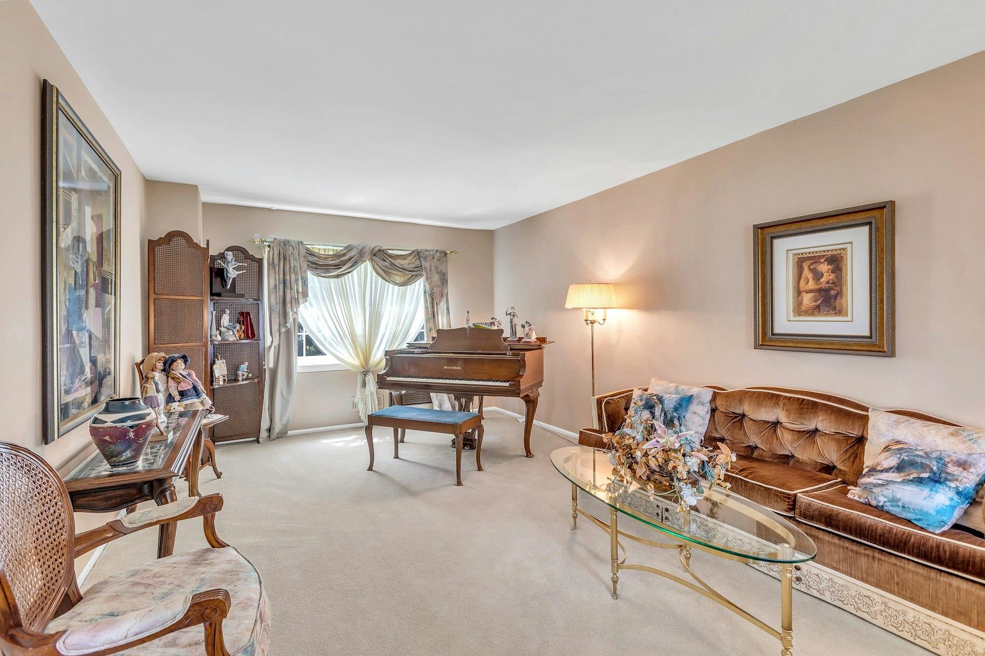 28 Bradford Road, Plainview, New York image 7