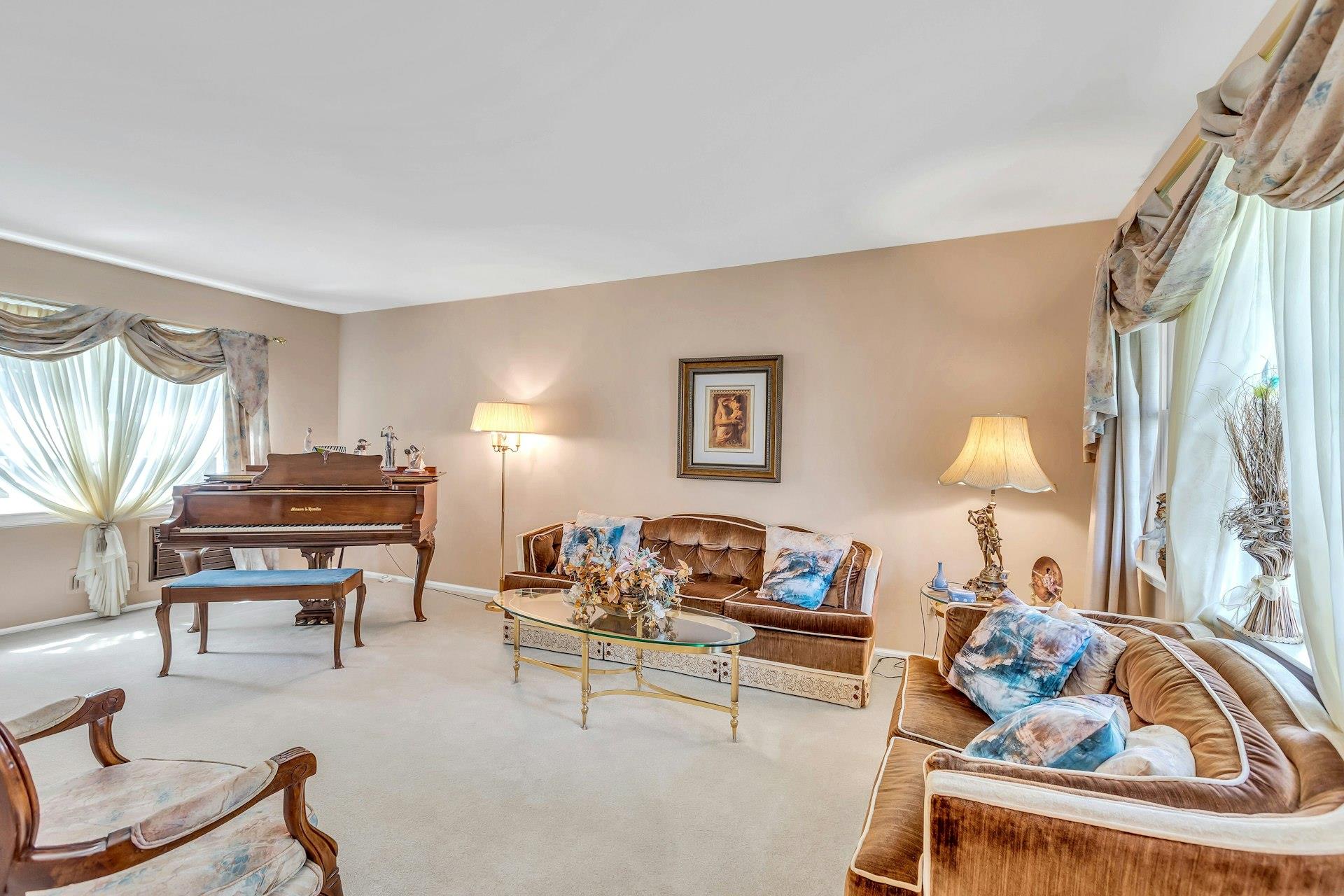 28 Bradford Road, Plainview, New York image 6