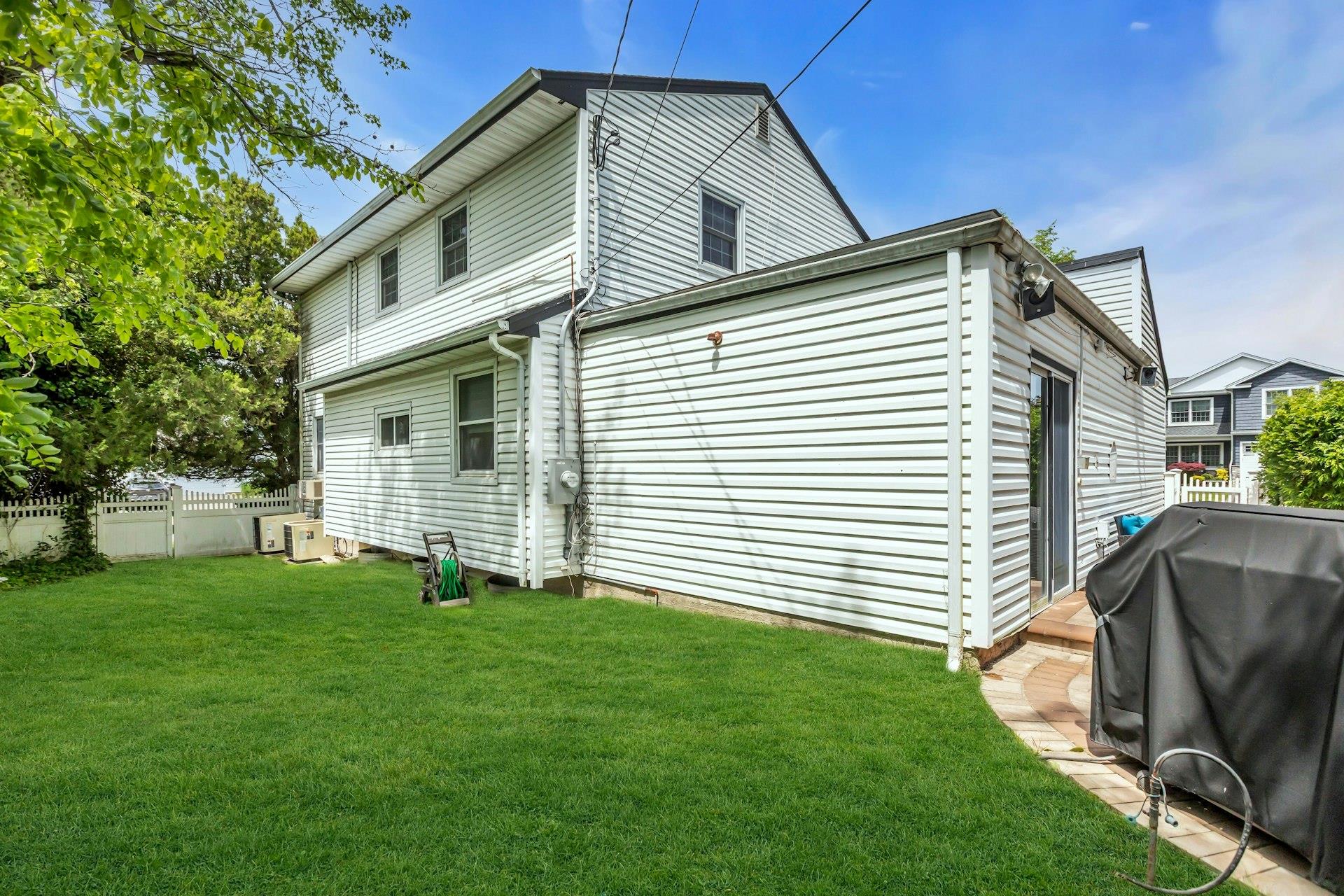 28 Bradford Road, Plainview, New York image 29