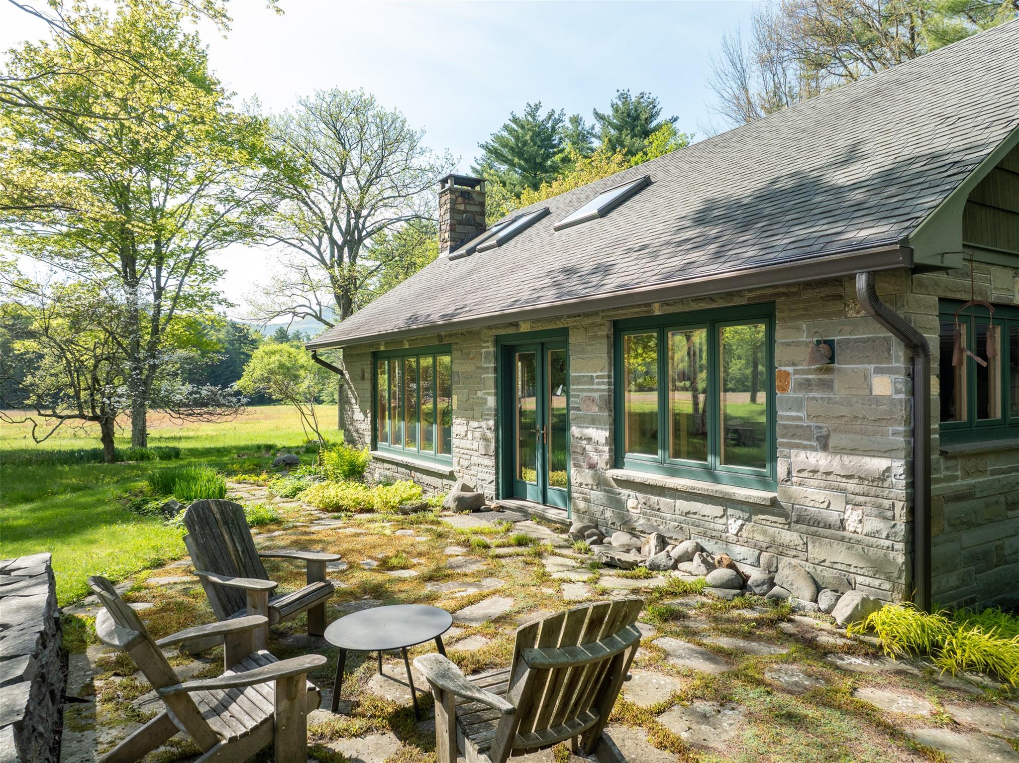 11 Louie Way, Woodstock, New York image 2