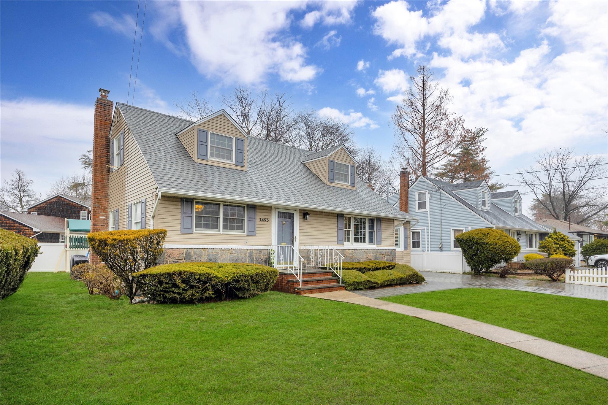 1493 N Meadow Road, Merrick, New York image 2