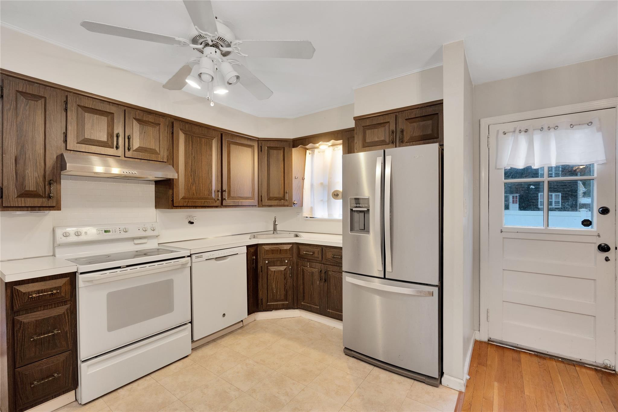 1493 N Meadow Road, Merrick, New York image 11