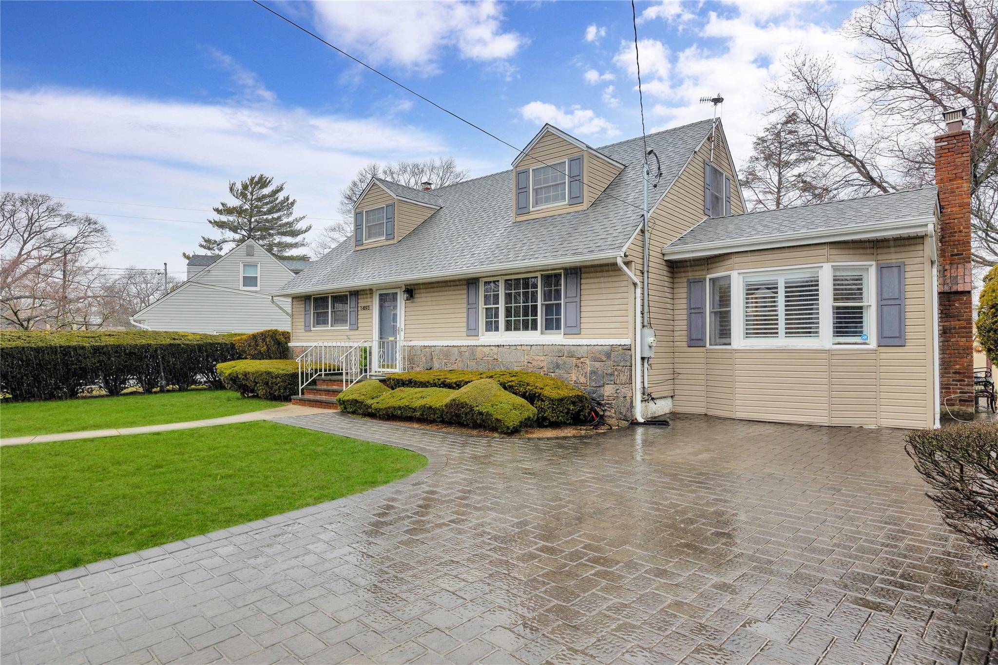 1493 N Meadow Road, Merrick, New York image 3