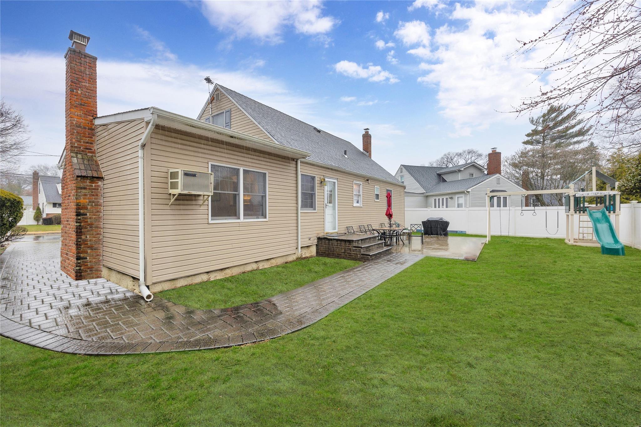 1493 N Meadow Road, Merrick, New York image 25
