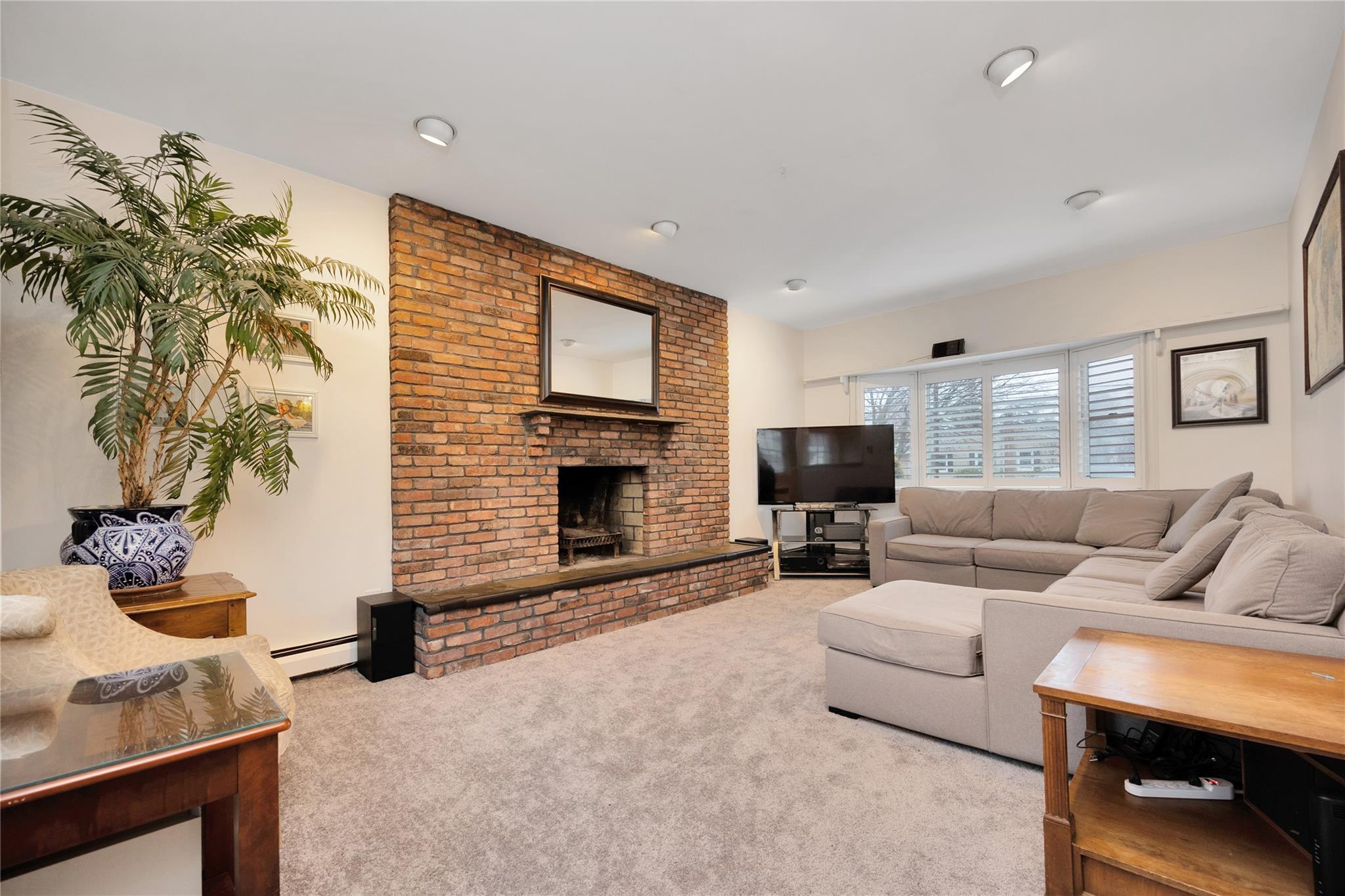 1493 N Meadow Road, Merrick, New York image 14