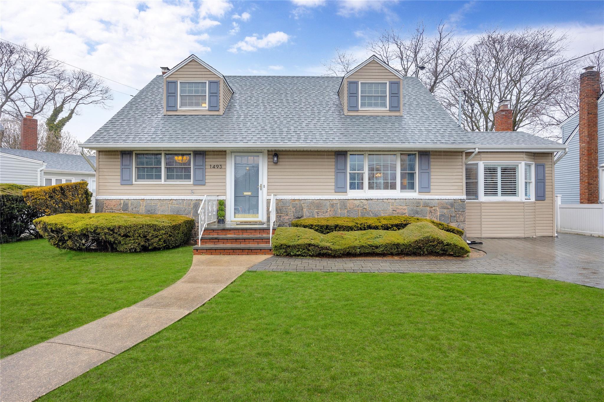 1493 N Meadow Road, Merrick, New York image 1