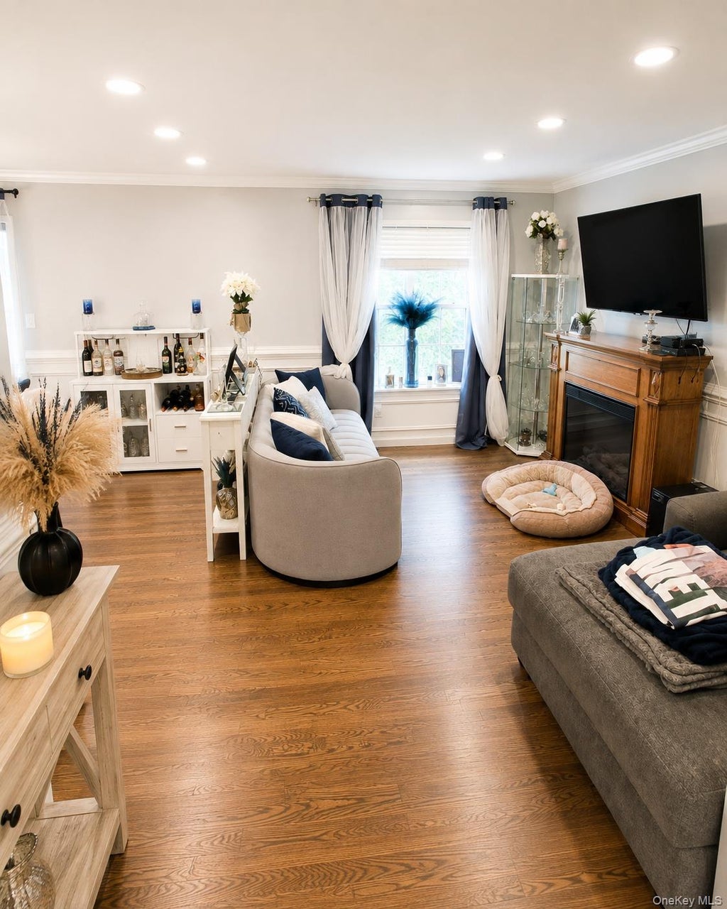 Photo of 19 Helene Circle, Woodbury, NY 10930 (MLS # 1049258)