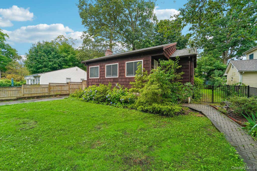 Photo of 16 Rogers Lane, Yorktown Heights, NY 10598 (MLS # 1035859)