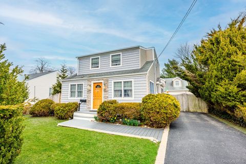 39 Bayview Avenue Bayport NY 11705