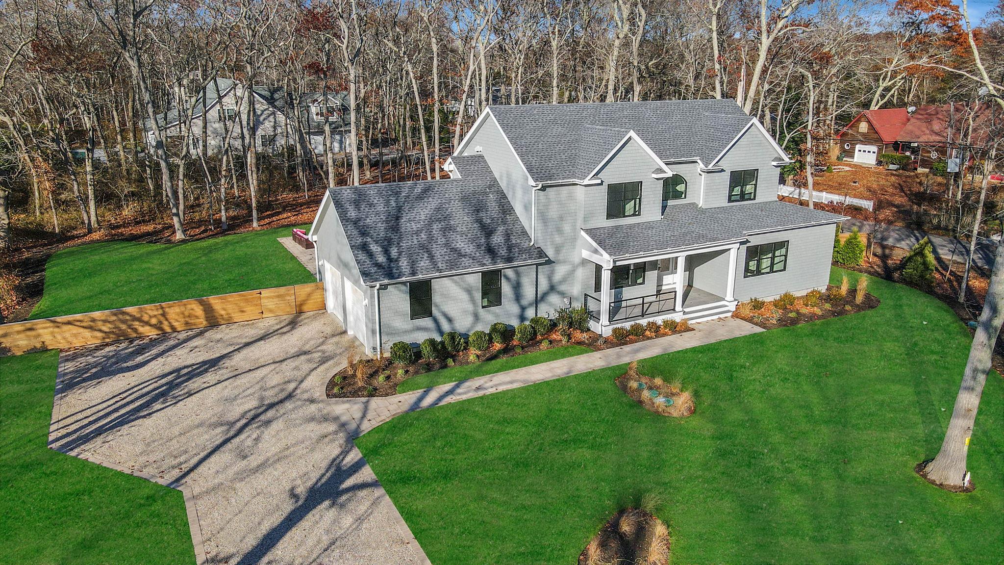 1745 S Stars Road, East Marion, New York image 1