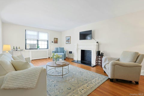 Homes For Sale - 1273 North Avenue #5H ENTRANCE 8<br/> New Rochelle, NY 10804