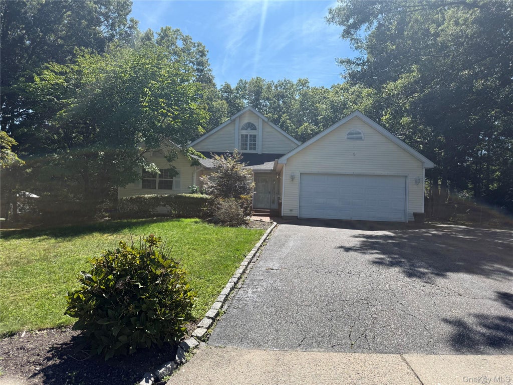 Photo of 4 Thunderbird Court, Shoreham, NY 11786 (MLS # 1048678)