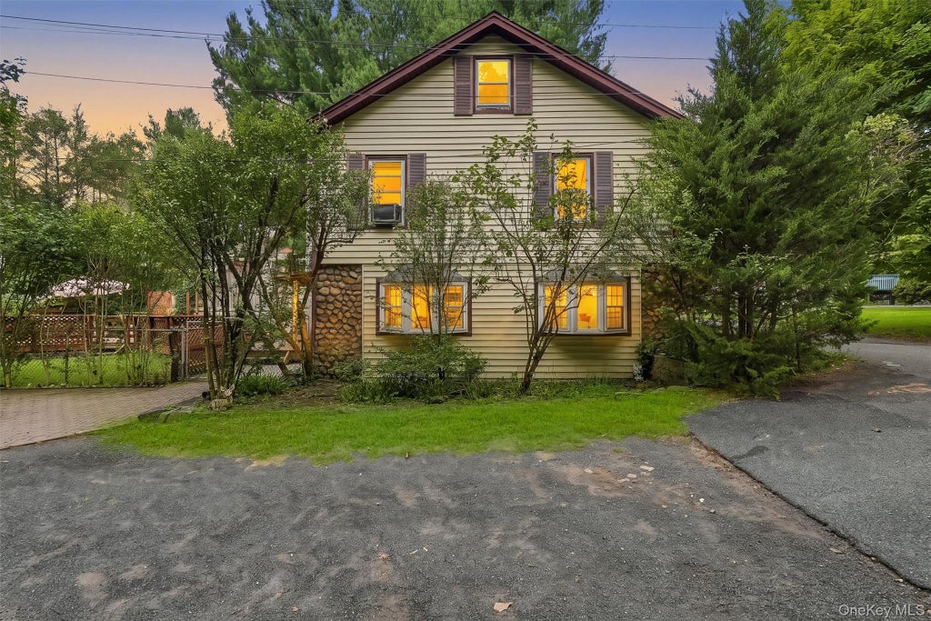 Photo of 164 Woodland Avenue, Pearl River, NY 10965 (MLS # 1058454)