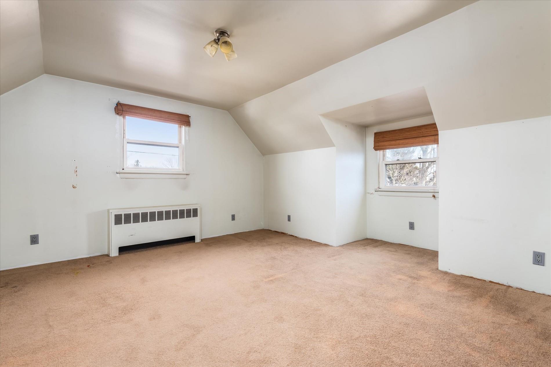82 Manor Street, Plainview, New York image 18
