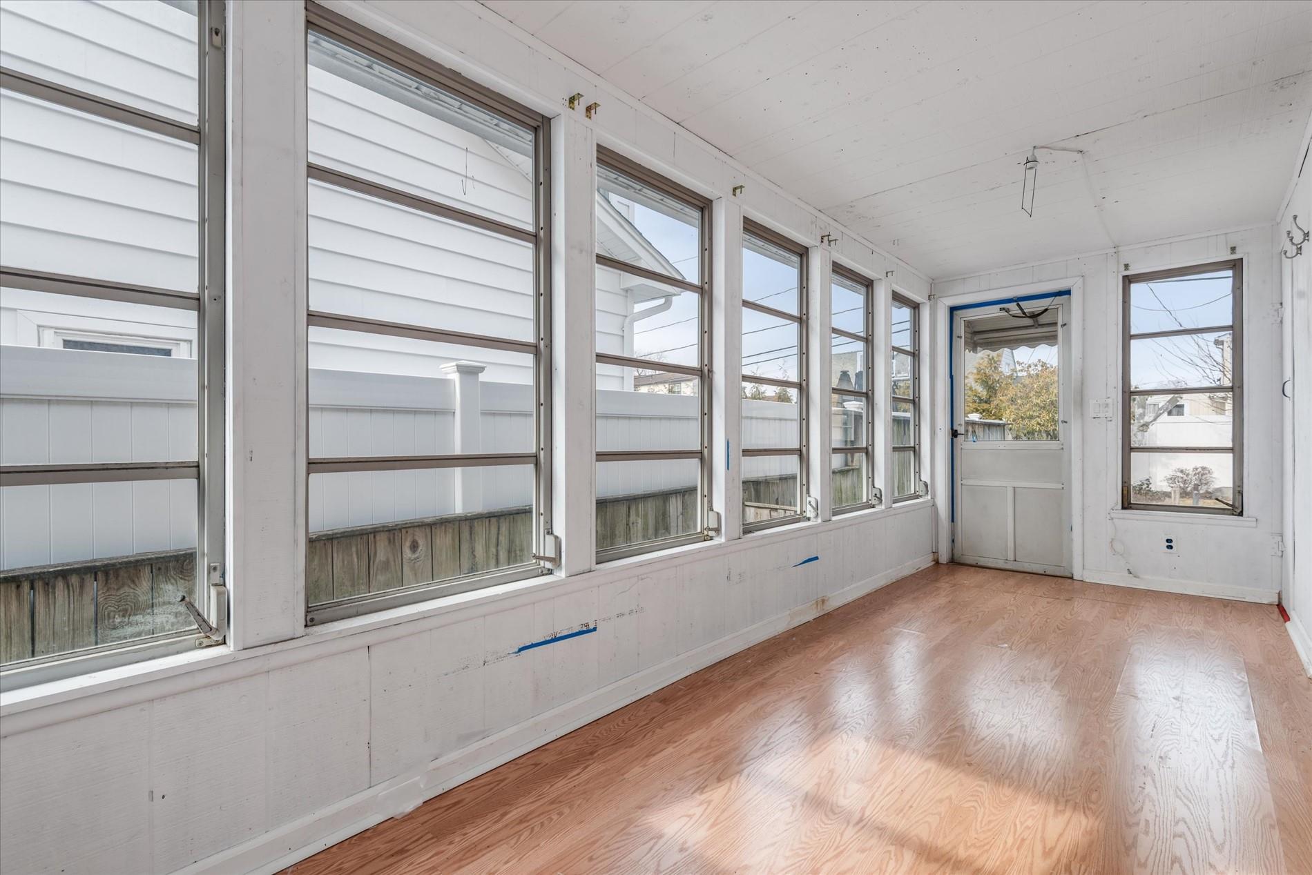 82 Manor Street, Plainview, New York image 9