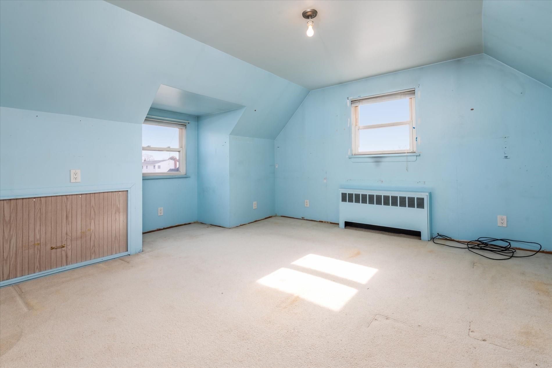 82 Manor Street, Plainview, New York image 16