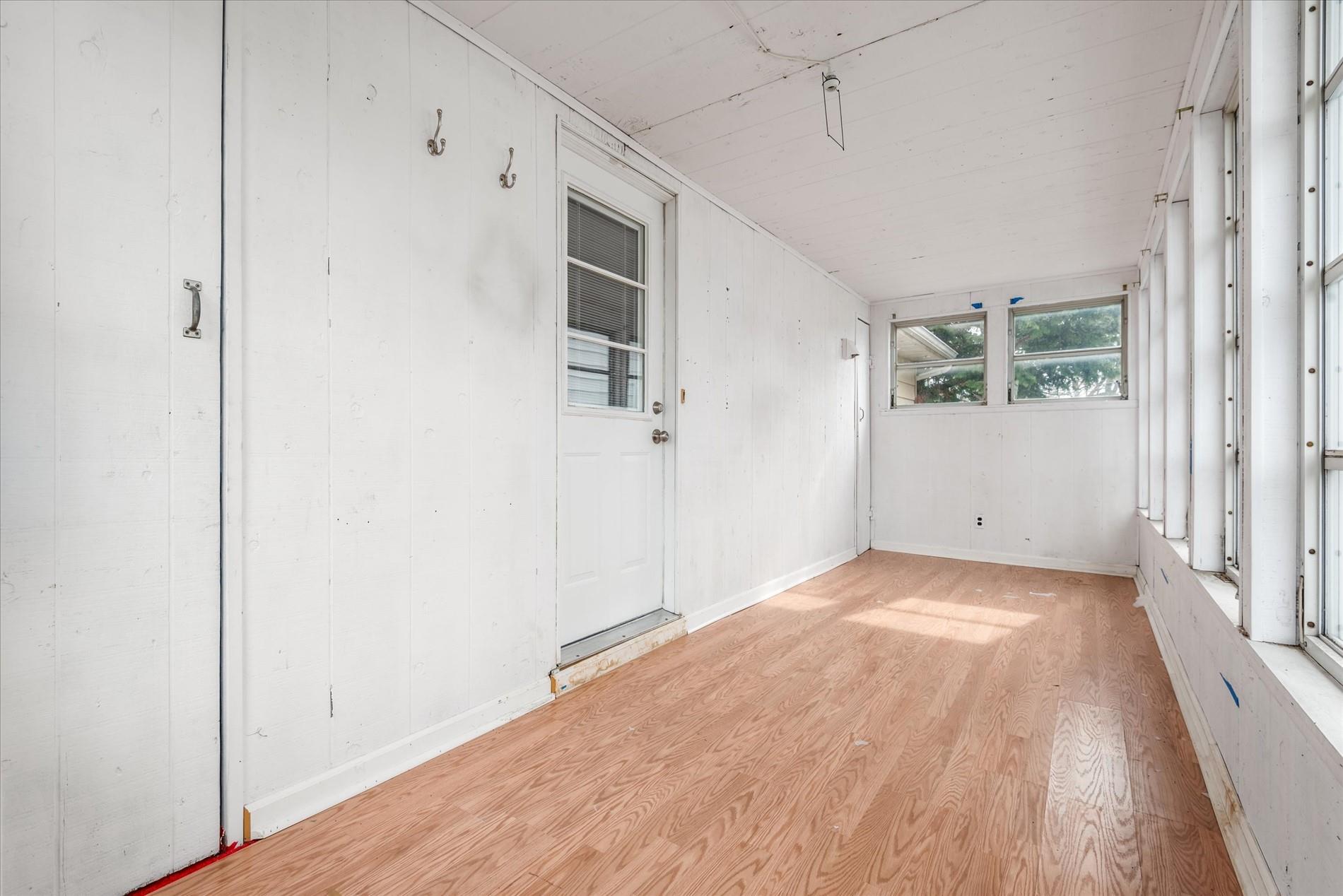 82 Manor Street, Plainview, New York image 10