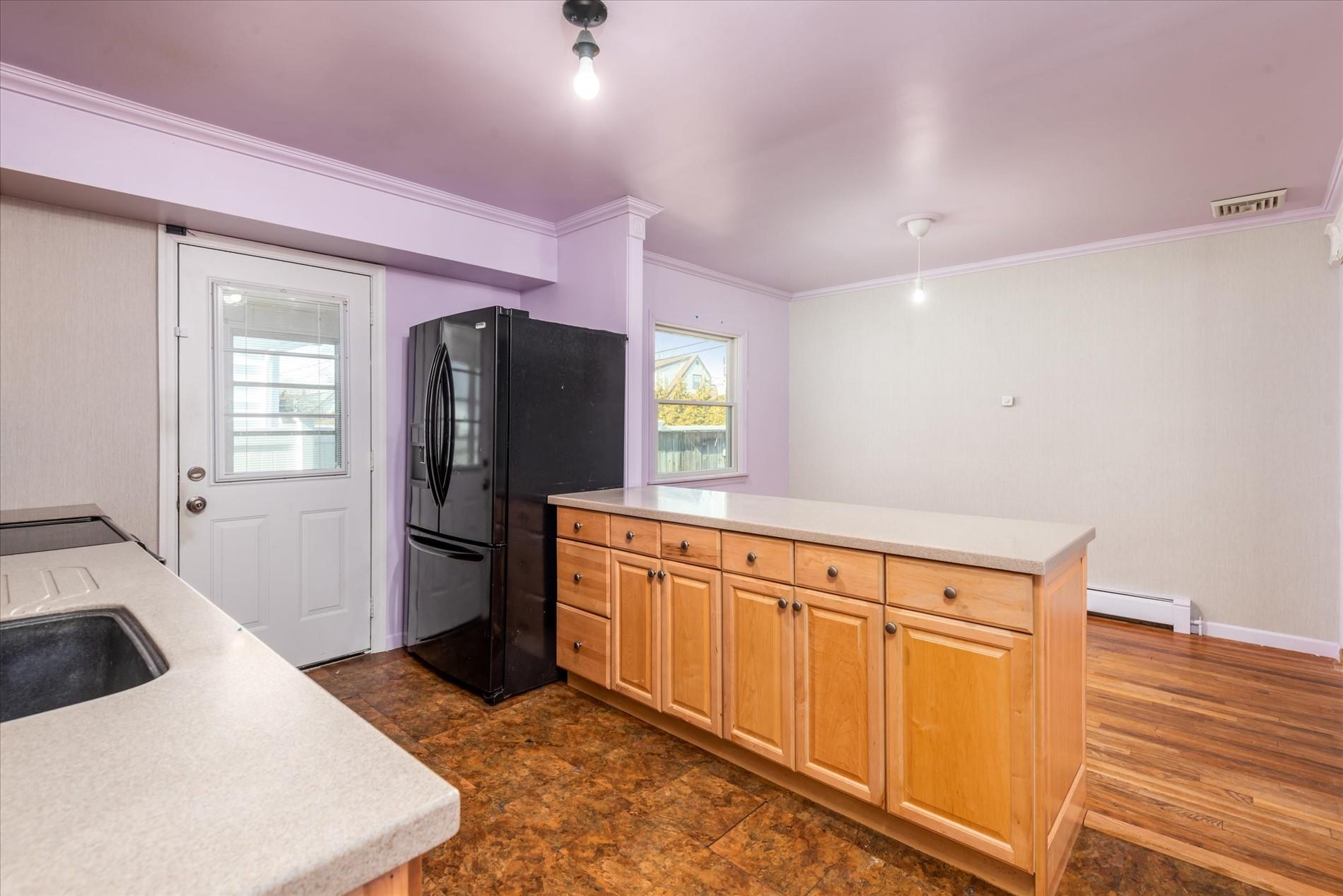 82 Manor Street, Plainview, New York image 8