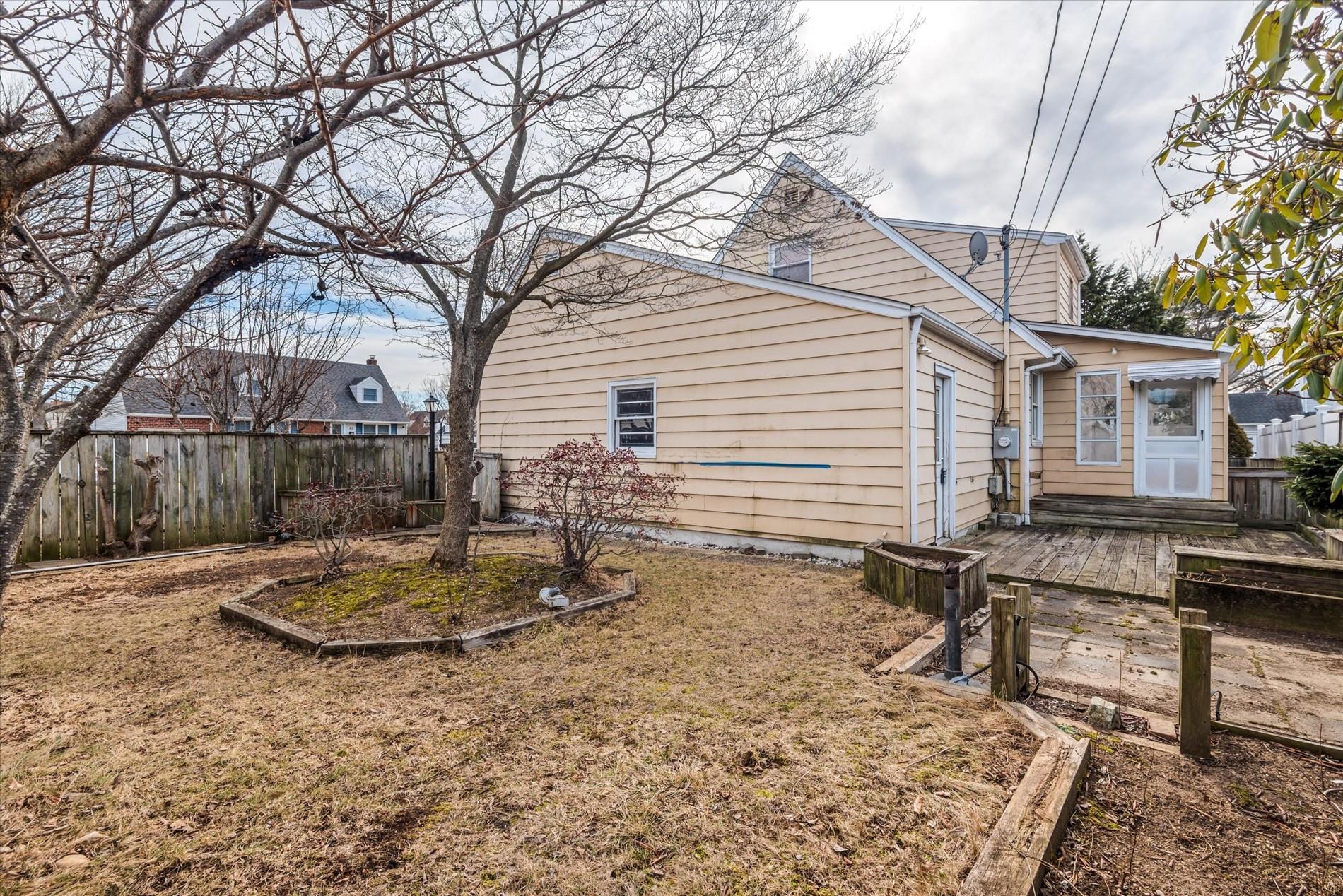 82 Manor Street, Plainview, New York image 28