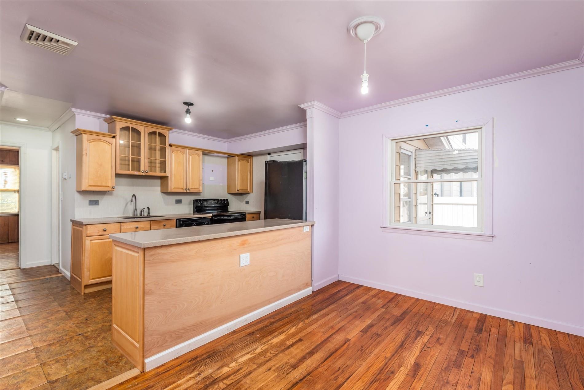 82 Manor Street, Plainview, New York image 6