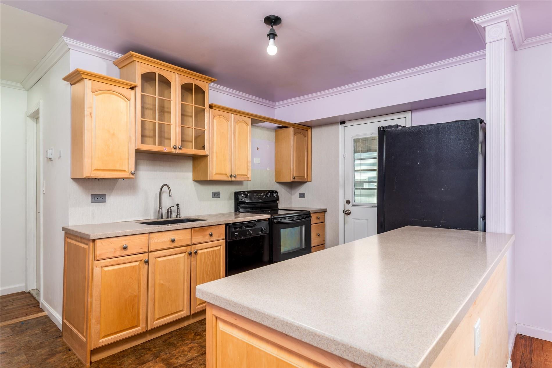82 Manor Street, Plainview, New York image 5