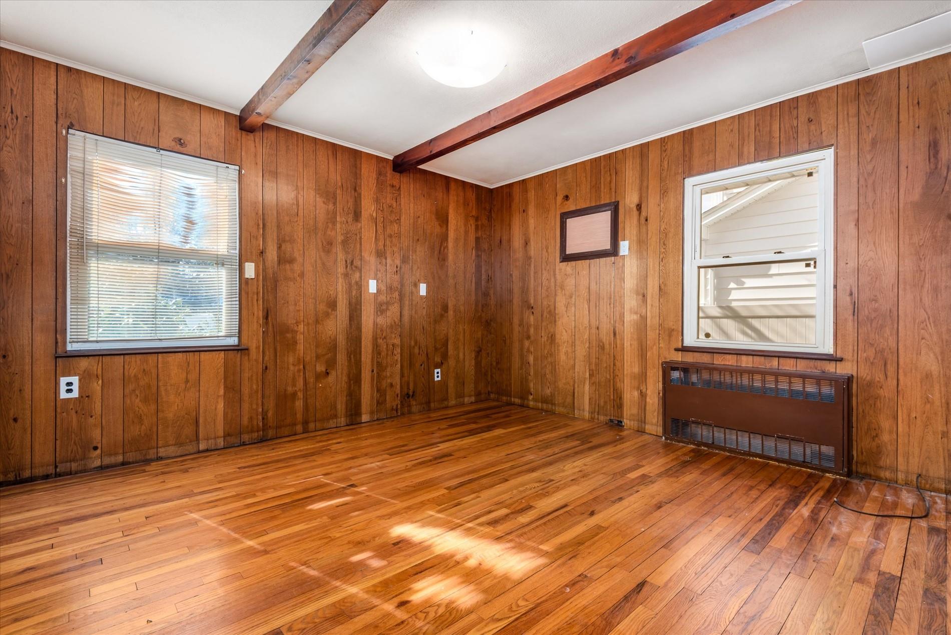 82 Manor Street, Plainview, New York image 13