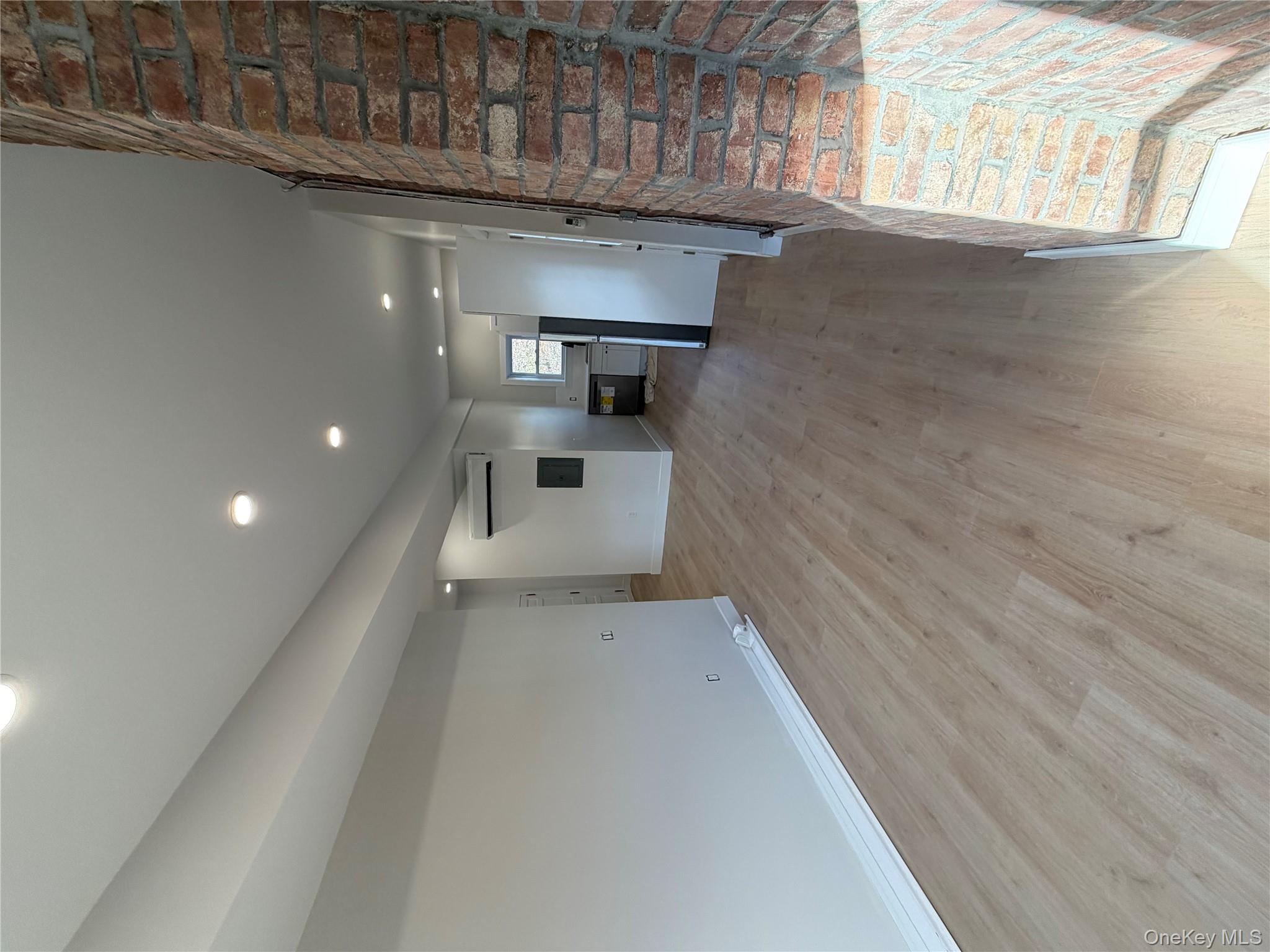 Beacon, New York 12508, United States, 1 Bedroom Bedrooms, ,1 BathroomBathrooms,Residential,Active,249515