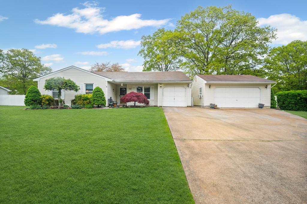 35 Timber Trail Lane, Medford, New York image 2