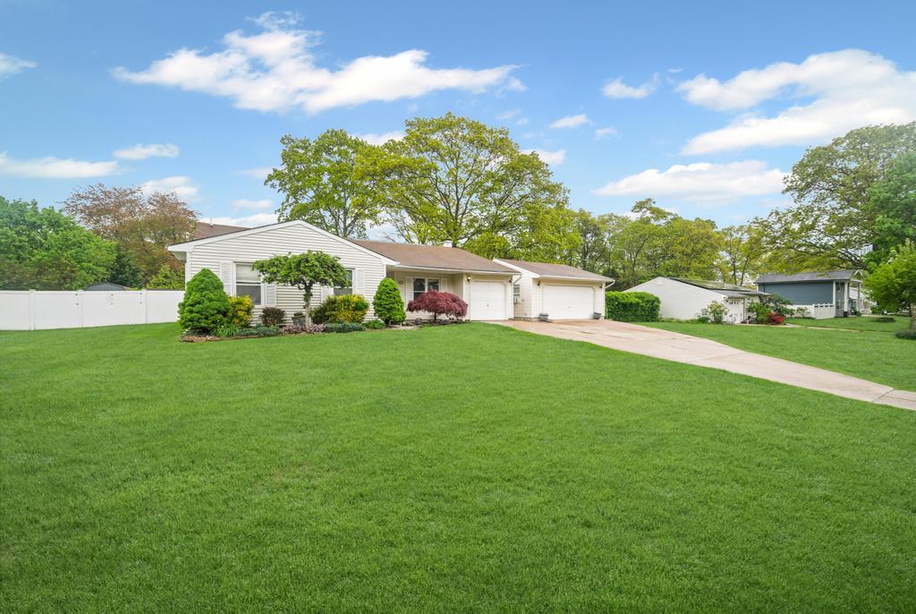 35 Timber Trail Lane, Medford, New York image 5