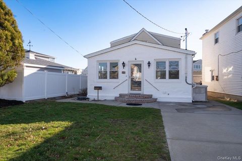 55 Alhambra Road Massapequa NY 11758