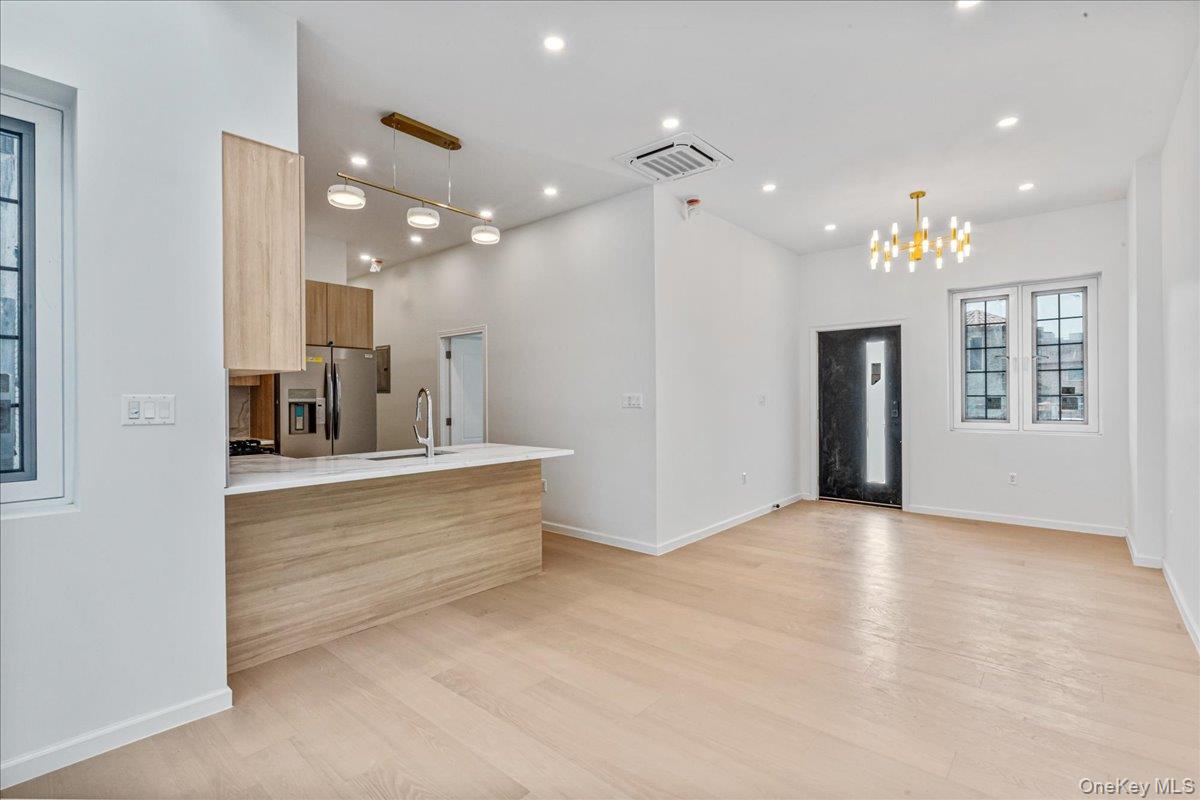 150-17 Hawtree Street