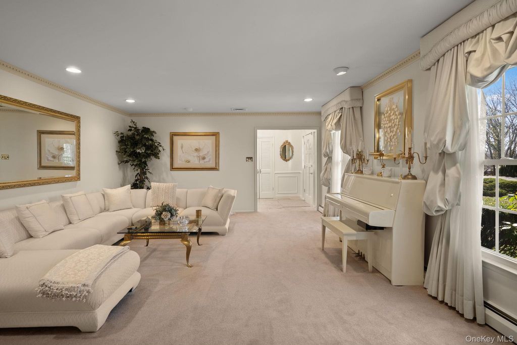 Photo of 32 Fairway Place, Cold Spring Harbor, NY 11724 (MLS # 989814)