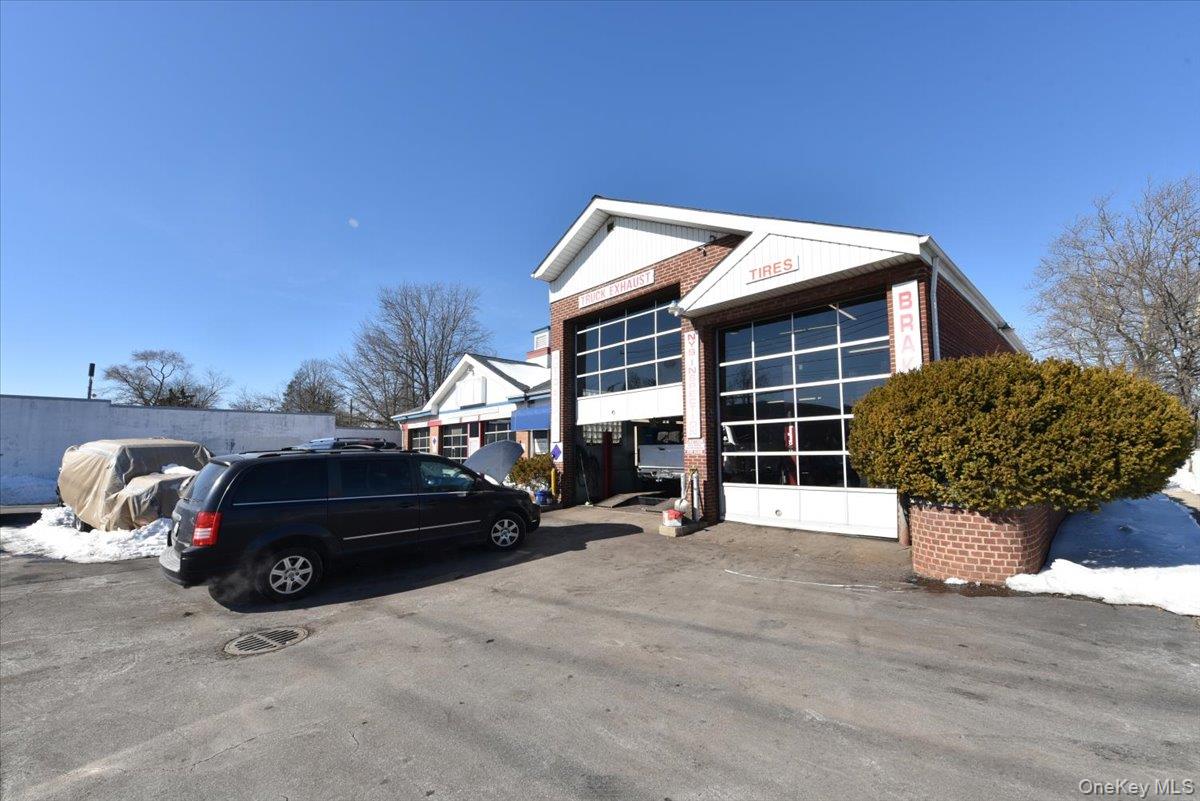 815 Old Country Road