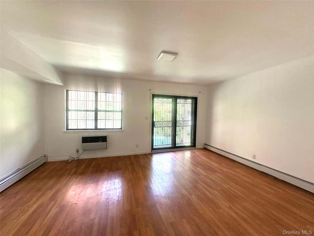 Photo of 120-25 Ketch Court, Flushing, NY 11356 (MLS # 1028587)