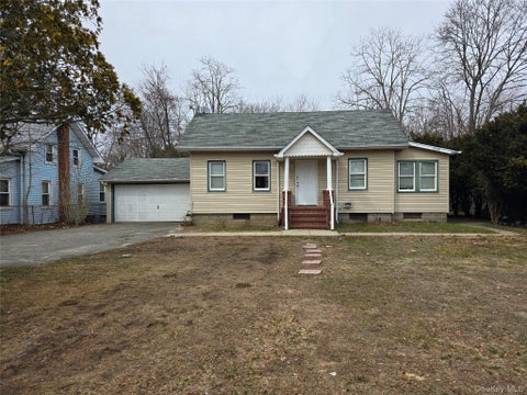 Homes For Rent - 5 Cedar Road<br/> Mastic Beach, NY 11951