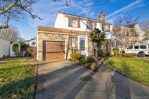 Homes For Sale - 31 Alden Court<br/> Malverne, NY 11565