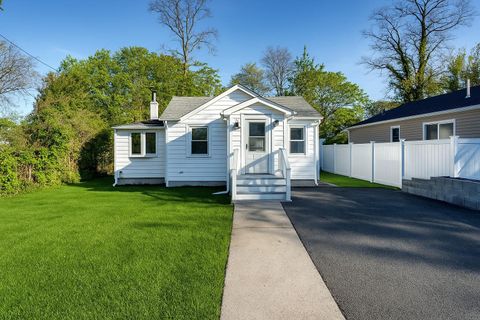18 Cedar Road E, Mastic Beach, NY 11951 - MLS#: 856318