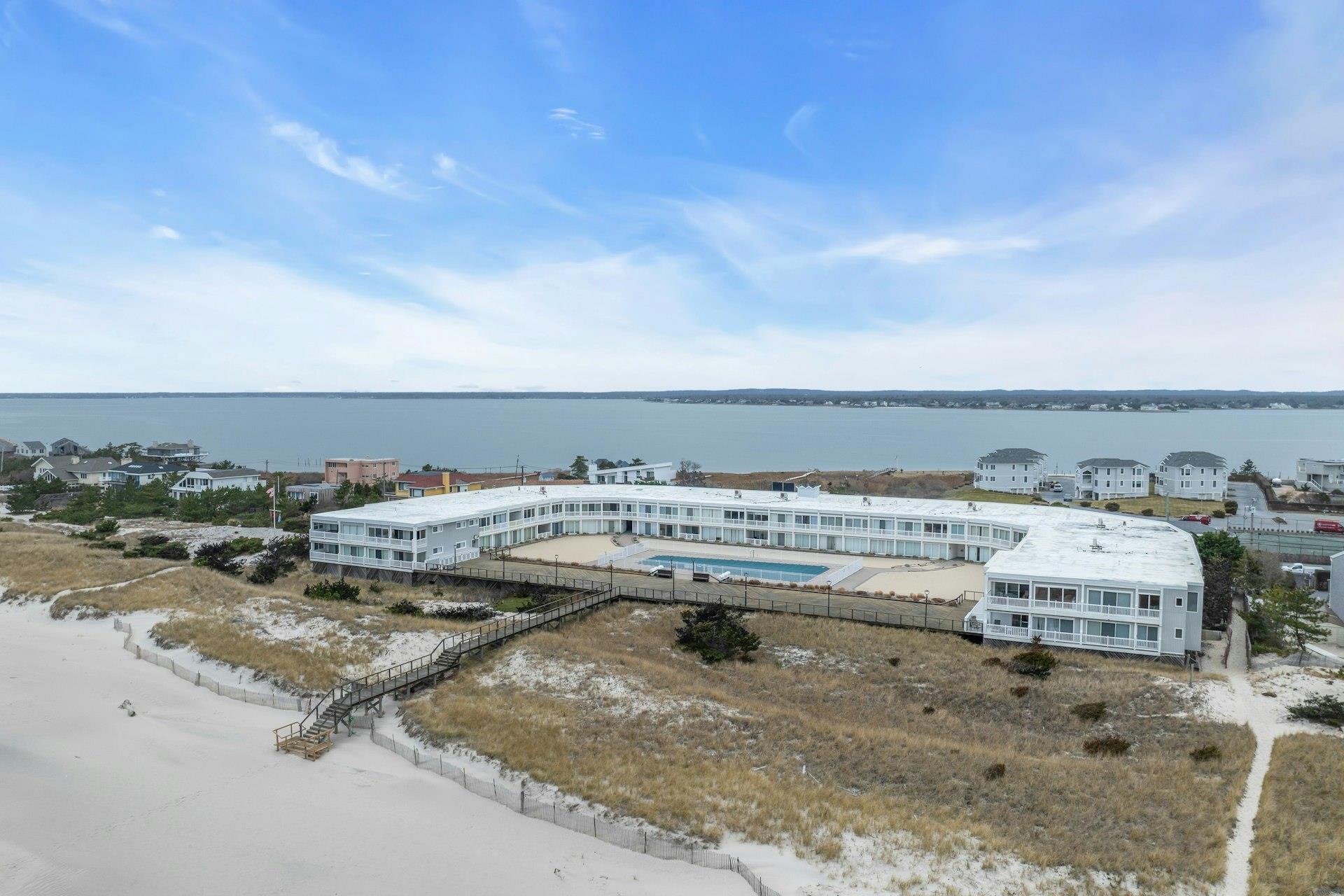 Rental Property at Dune Road 37Ab, Southampton, Hamptons, NY - Bedrooms: 2 
Bathrooms: 3  - $75,000 MO.