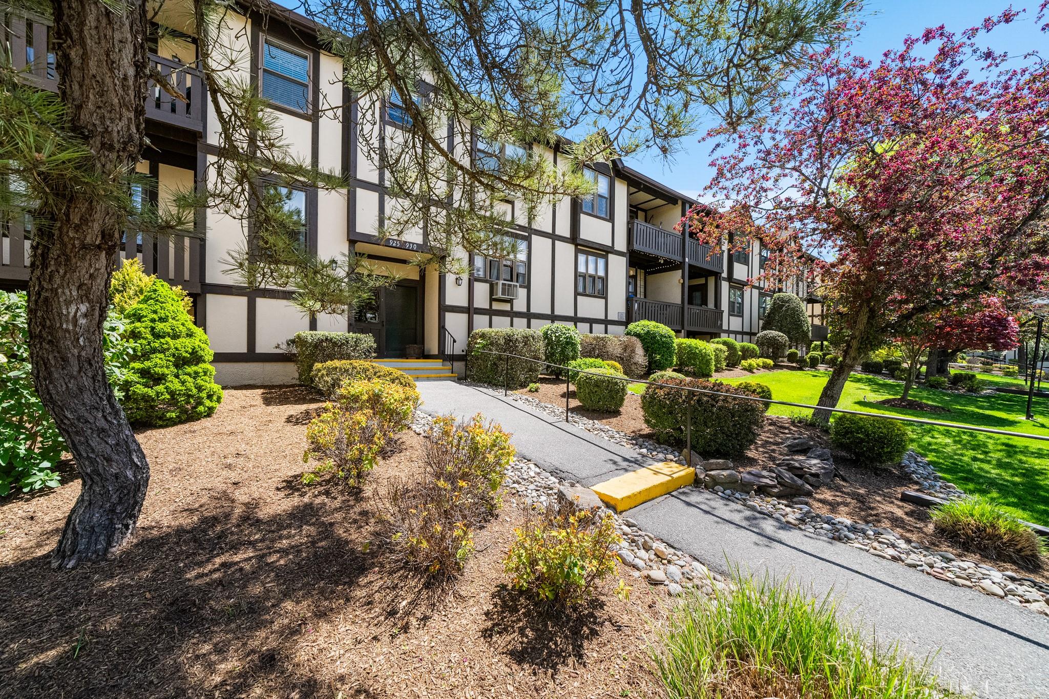 925 Sierra Vista Lane, Valley Cottage, New York image 30