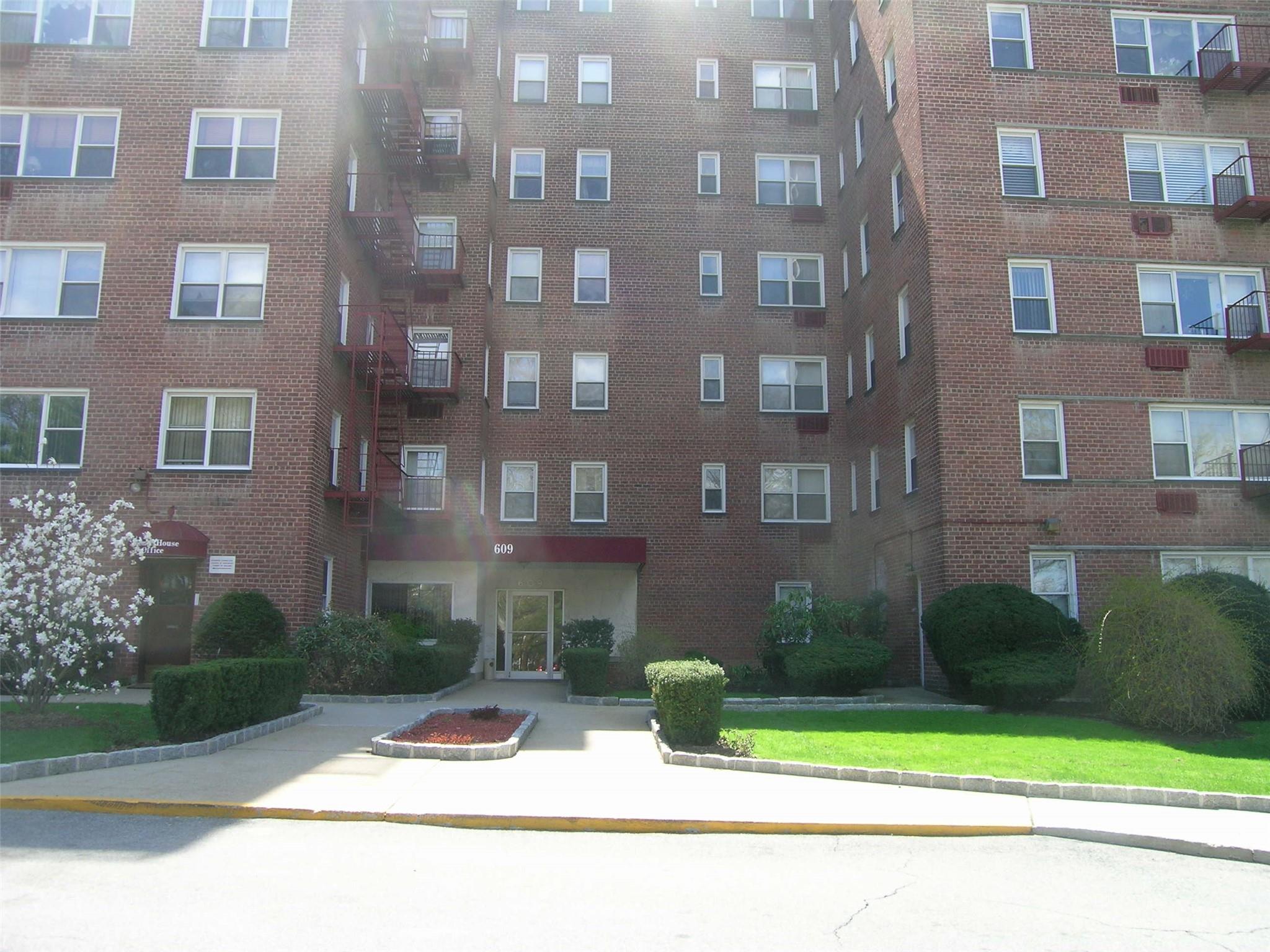 609 Palmer Road #1B, Yonkers, New York image 1